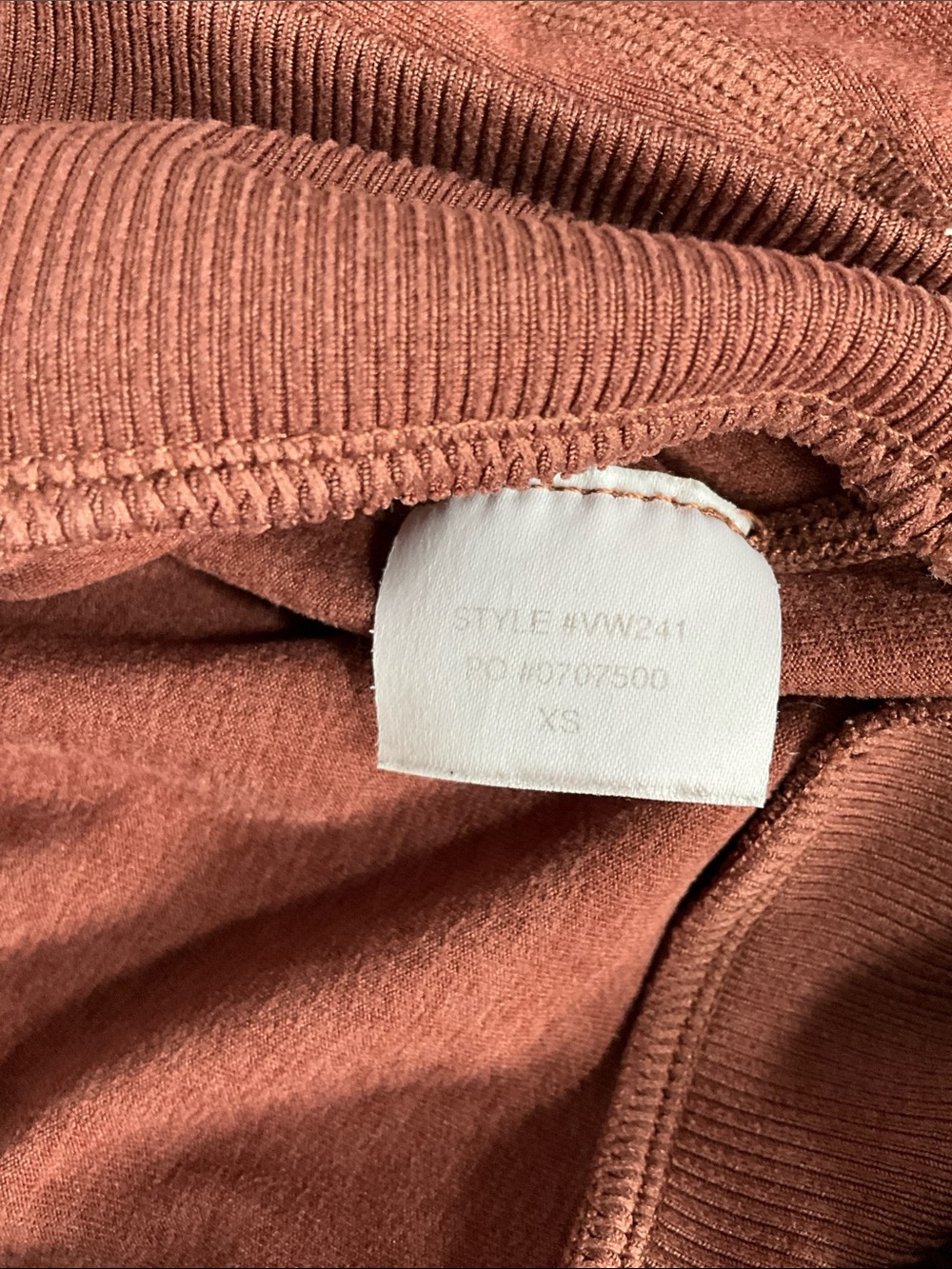 Vuori Hallo Performance Long Sleeve Relaxed Fit Crew in Rust XS - Picture 6 of 7